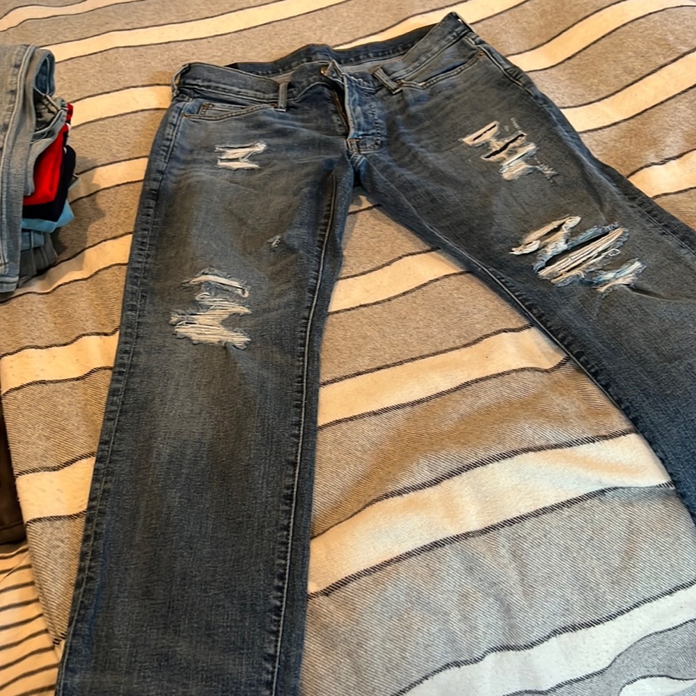 Mens Abercrombie stretch skinny jeans with distressing. Size 30-30